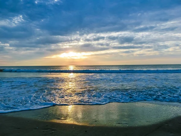 Florida, ABD gün batımında iskelede Cocoa Beach