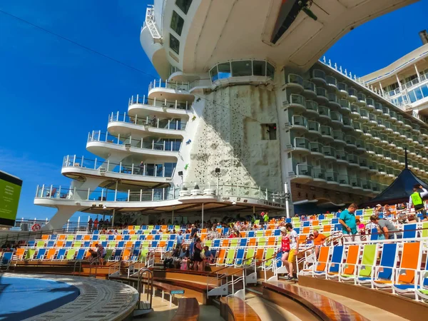 Cape Canaveral Usa April 2018 Aqua Theater Amphitheater Climbing Wall — Stock Photo, Image