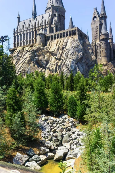 Orlando, Floryda, Usa - 09 maja 2018 r.: Zamek Hogwart w świecie czarodziejów Harry'ego Pottera w Adventure Island Universal Studios Orlando. — Zdjęcie stockowe
