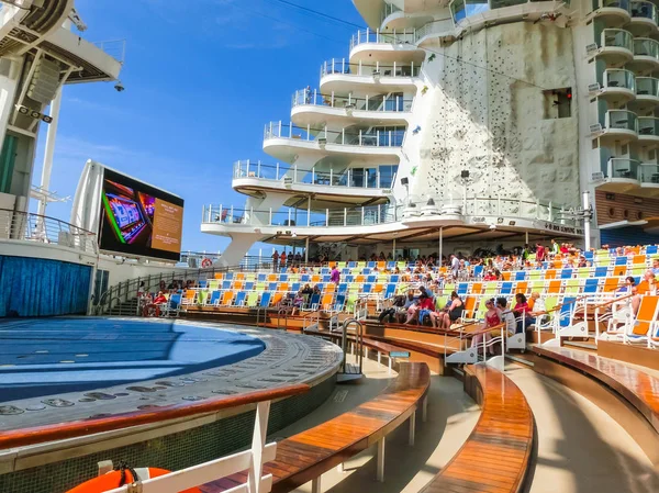 Cape Canaveral, USA - April 29, 2018: The Boardwalk, Aqua Theater amphitheater at cruise liner or ship Oasis of the Seas by Royal Caribbean — Stock Photo, Image