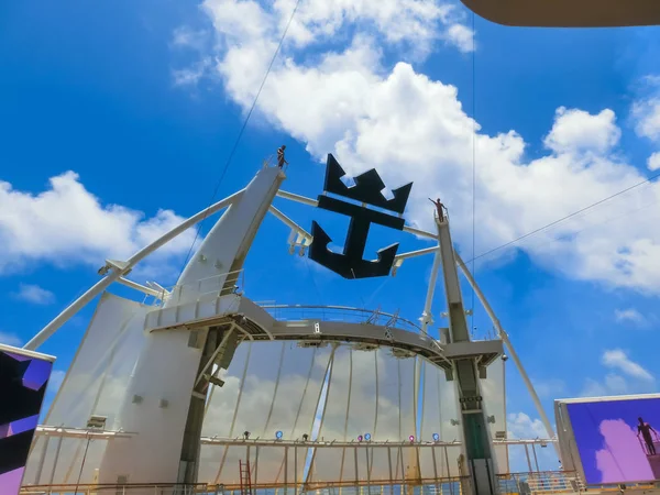 ケープ カナベラル アメリカ合衆国 2018 クルーズ客船や船舶でのアクア劇場劇場高貴なカリブの海のオアシスでドッキングされ ケープ カナベラル 米国で 2018 — ストック写真