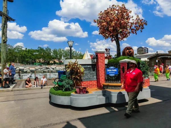 Orlando, Amerika Birleşik Devletleri - 8 Mayıs 2018: Universal Studio Park Tarih 8 Mayıs 2018 sanatçılar ile büyük geçit.