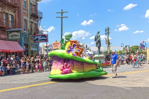 Orlando, usa - 8. Mai 2018: die große Parade mit Performern im Universal Studio Park am 8. Mai 2018. — Stockfoto