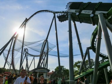 Orlando, Florida, ABD - 10 Mayıs 2018: Incredible hulk coaster, Macera Adası, Universal Studios Orlando. Universal Studios Orlando bir tema parkı olduğunu
