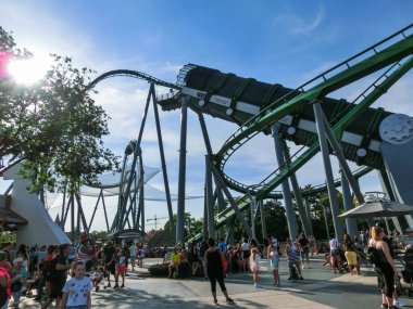 Orlando, Florida, ABD - 10 Mayıs 2018: Incredible hulk coaster, Macera Adası, Universal Studios Orlando. Universal Studios Orlando bir tema parkı olduğunu
