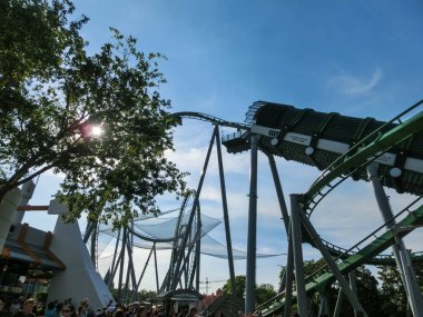 Orlando, Florida, ABD - 10 Mayıs 2018: Incredible hulk coaster, Macera Adası, Universal Studios Orlando. Universal Studios Orlando bir tema parkı olduğunu