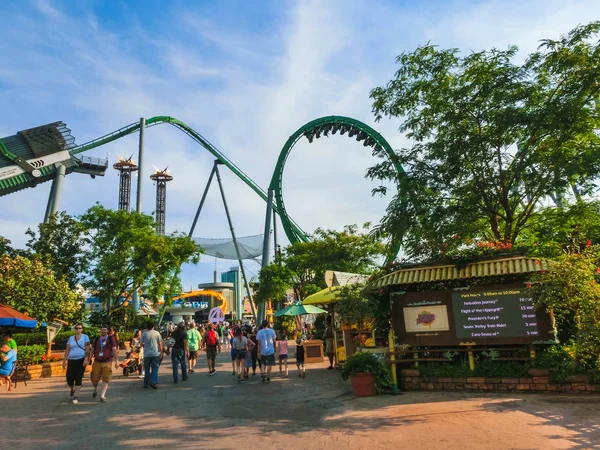Orlando, Florida, ABD - 10 Mayıs 2018: Incredible hulk coaster, Macera Adası, Universal Studios Orlando. Universal Studios Orlando bir tema parkı olduğunu