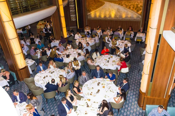 Мыс Канаверал, США - 29 апреля 2018 года: Ресторан Grande на борту роскошного круизного судна — стоковое фото