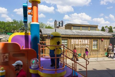 Orlando, Amerika Birleşik Devletleri - 8 Mayıs 2018: Universal Studio Park Tarih 8 Mayıs 2018 sanatçılar ile büyük geçit.