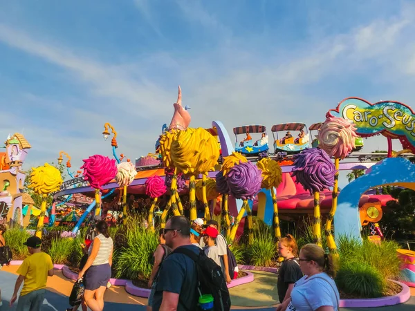 Orlando, Florida, Usa - 10 mei 2018: De mensen gaan op Adventure Island van Universal Studios Orlando. — Stockfoto