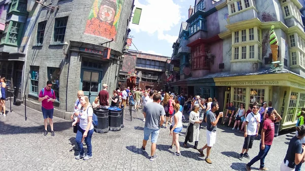 Orlando, Florida, USA - May 10, 2018: The people going at Adventure Island of Universal Studios Orlando. — Stock Photo, Image