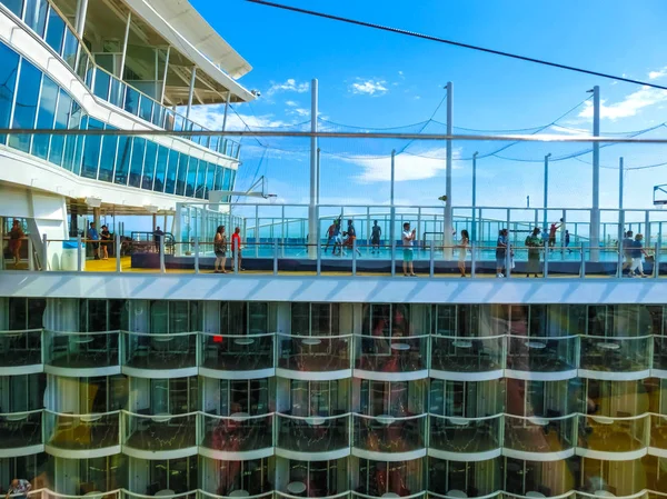 Cape Canaveral Usa April 2018 People Playing Upper Deck Mini — Stock Photo, Image