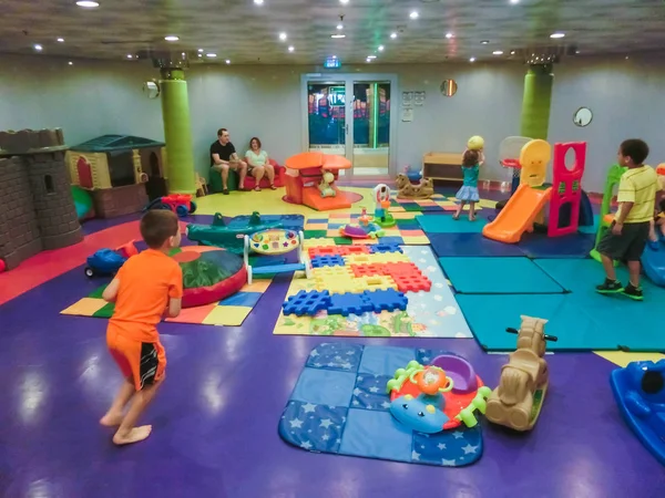 Cape Canaveral, États-Unis - 04 mai 2018 : Salle de jeux pour enfants au bateau de croisière — Photo