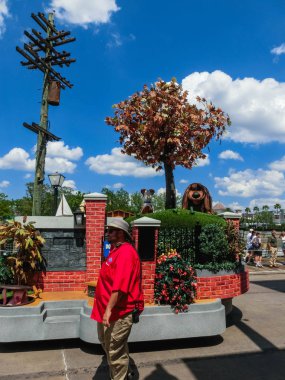 Orlando, Amerika Birleşik Devletleri - 8 Mayıs 2018: Universal Studio Park Tarih 8 Mayıs 2018 sanatçılar ile büyük geçit.