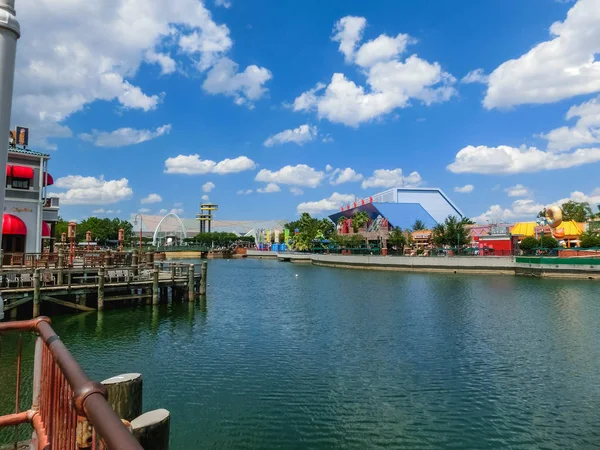 Orlando, Florida, USA - May 10, 2018: The pond at park Universal Studios. Orlando is a theme park resort in Orlando, Florida. — Stock Photo, Image