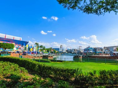 Orlando, Florida, ABD - 10 Mayıs 2018: Park Universal Studios gölette. Bir tema park resort Orlando, Florida'nın Orlando olduğunu.