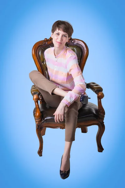 High fashion portret van jonge elegante vrouw. Studio opname — Stockfoto