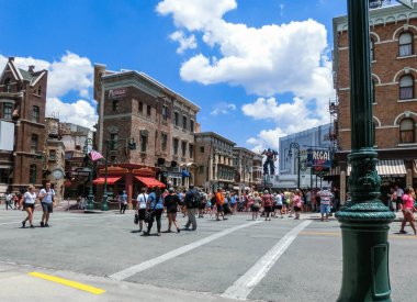 Orlando, Florida, ABD - 10 Mayıs 2018: park Universal Studios adlı insanlar. Bir tema park resort Orlando, Florida'nın Orlando olduğunu.