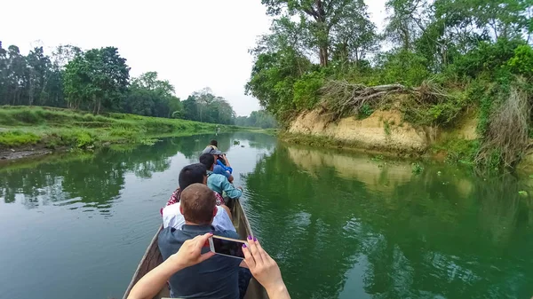 Chitwan Nepal Abril 2018 Gente Identificada Haciendo Safari Canoa Botes — Foto de Stock