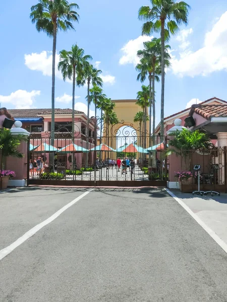 Orlando, Floryda, Usa - zm. 10 maja 2018: Ludzie, będzie w parku Universal Studios. Orlando jest ośrodek parku rozrywki w Orlando, Floryda. — Zdjęcie stockowe