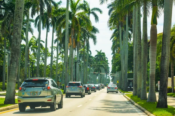 West Palm Beach, Florida -7 2018 olabilir: Yol arabalar, Palm Beach, Florida, Amerika Birleşik Devletleri — Stok fotoğraf