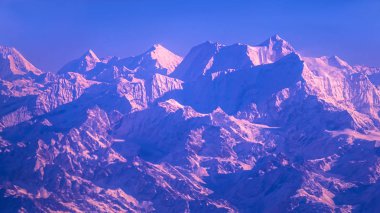 Nepal 'deki Himalaya dağları, Annapurna çevresindeki Braga köyünün manzarası.
