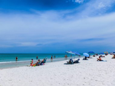 Naples, Amerika Birleşik Devletleri - 8 Mayıs 2018: Naples, Florida Vanderbilt Beach'te zevk turist.