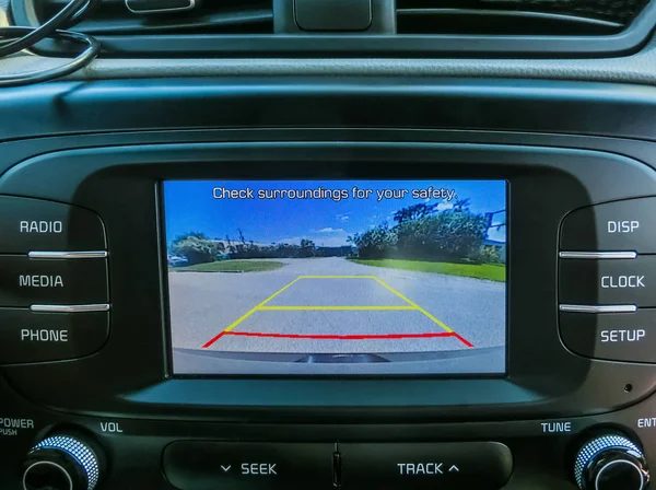 Cape Canaveral, Amerika Birleşik Devletleri - 29 Nisan 2018: Genel parkpilot parktronic elektronik yardım sistemi sensörleri ile manevra araba Kia Soul