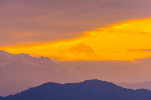 Kväll Visa av ama dablam på väg till everest basläger - nepal — Stockfoto