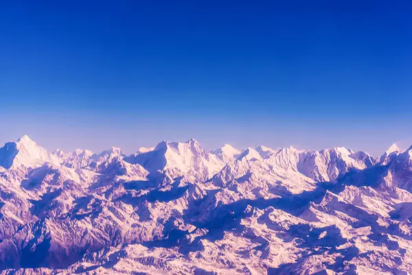 Montagnes Himalaya au Népal, vue sur le petit village de Braga sur le circuit de l'Annapurna — Photo