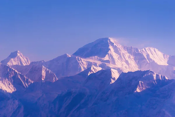 Himalája hegyek Nepál, kilátás a kis falu Braga Annapurna áramkör — Stock Fotó