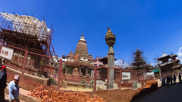 Patan, Nepál - 2018. április 13.: Fő utca-Patan, ősi város a Kathmandu völgyben haladó. — Stock Fotó