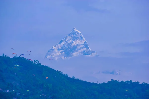 Vista serale di Ama Dablam sulla strada per il campo base dell'Everest - Nepal — Foto Stock