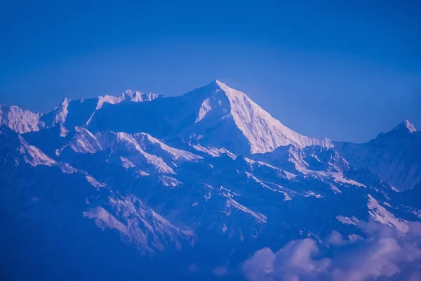 Himalaya bergen i Nepal, utsikt över lilla byn Braga på Annapurna krets — Stockfoto