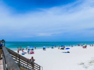 Naples, Amerika Birleşik Devletleri - 8 Mayıs 2018: Naples, Florida Vanderbilt Beach'te zevk turist.
