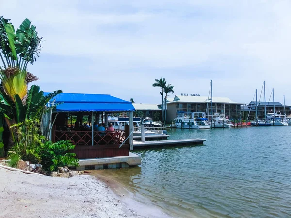 Феллес, США - 8 мая 2018 года: Пристань для лодок и набережная в Феллесе, Флорида — стоковое фото