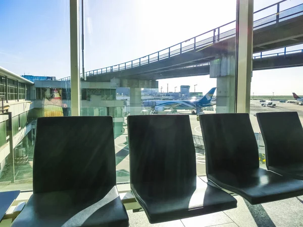 Frankfurt, Alemania - 28 de abril de 2018: Dentro del Aeropuerto de Frankfurt Pearson en Frankfurt, Alemania el 28 de abril de 2018 — Foto de Stock