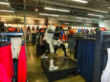 Orlando, Amerika Birleşik Devletleri - 10 Mayıs 2018: Nike mağaza alışveriş merkezi Orlando premium outlet, Orlando, ABD