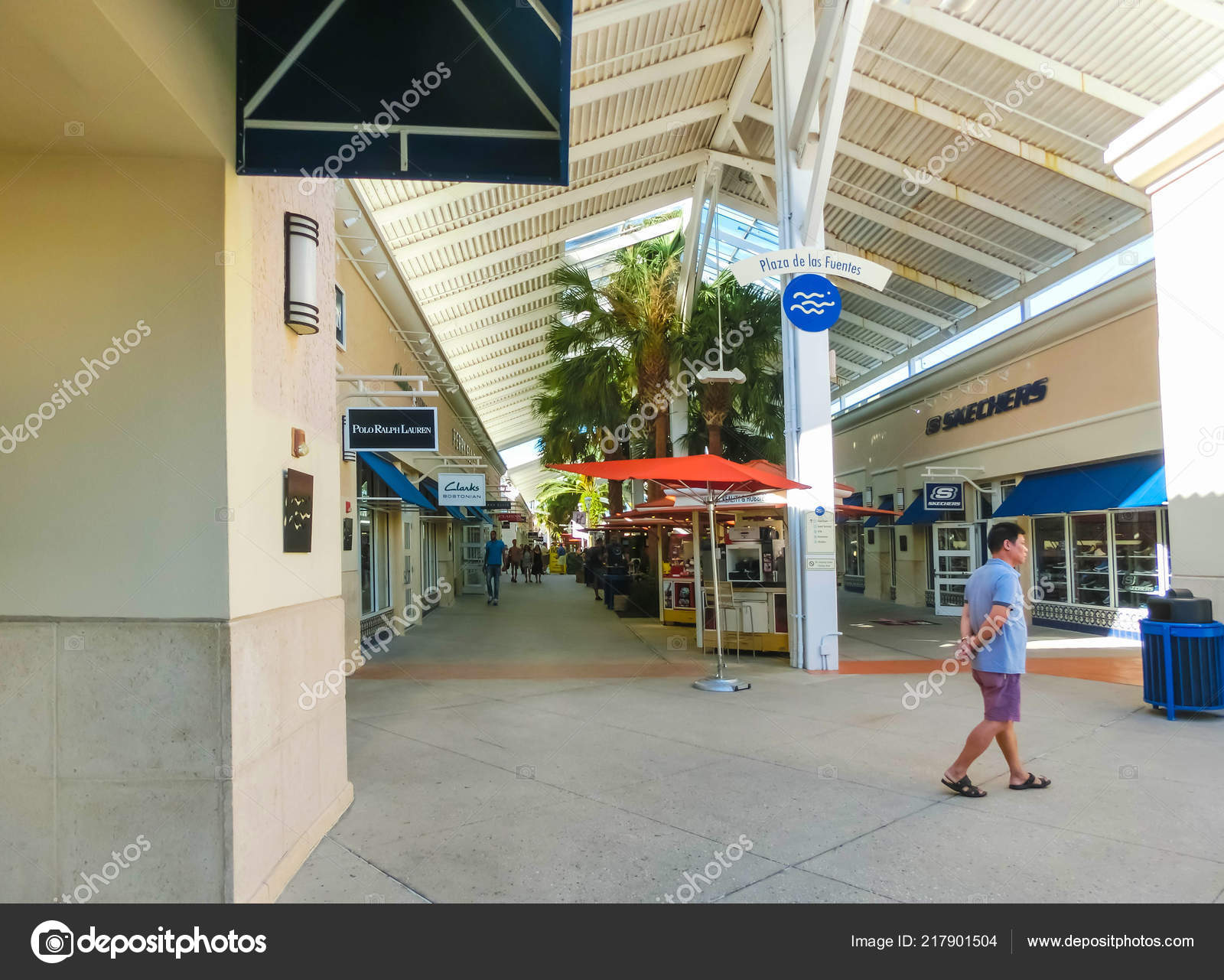 clarks outlet tampa
