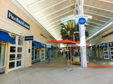 Tampa, Amerika Birleşik Devletleri - 10 Mayıs 2018: Tampa Premium Outlet, Tampa, ABD