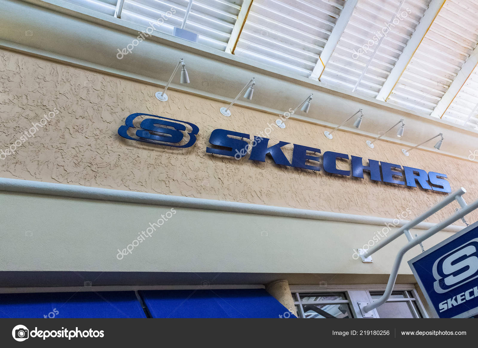 skechers premium outlet mall