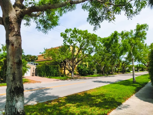 Nápoles, EE.UU. - 8 de mayo de 2018: Hermosa casa en la playa de Nápoles, Florida, EE.UU. — Foto de Stock