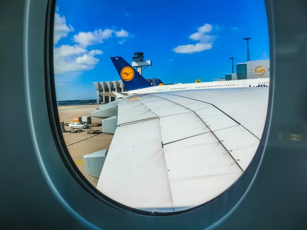 Frankfurt, Germany - April 28, 2018: Aircraft line Lufthansa Airbus A380 ready for departure. — Stock Photo, Image