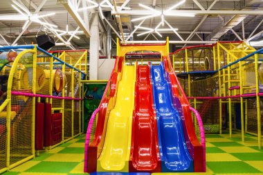 Kiev, Ukrayna - 8 Aralık 2018: Çocuk eğlence merkezi Guliveria alışveriş merkezinde Gulliver