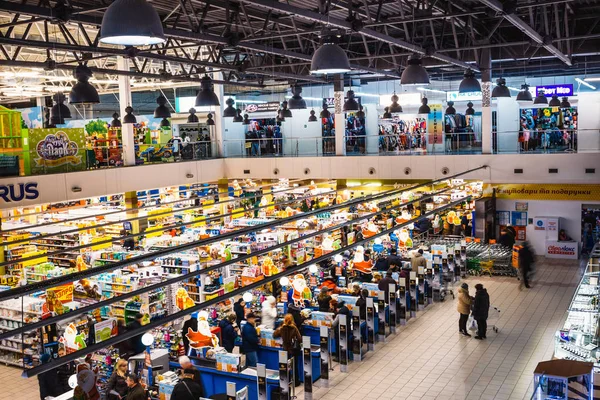 Kiev, Ucrânia - 8 de dezembro de 2018: Vista de cima no supermercado Varus na Ucrânia . — Fotografia de Stock
