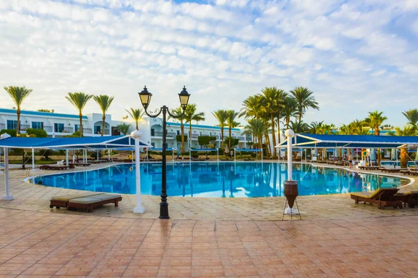 Sharm El Sheikh, Egito - 05 de janeiro de 2019: Tropical luxury Sultan Gardens Resort on Red Sea beach . — Fotografia de Stock