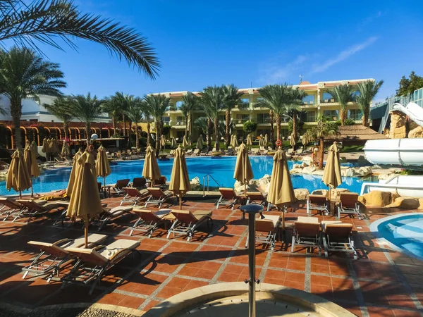 Sharm El Sheikh, Mısır - 31 Aralık 2018: Tropikal lüks Xperience Sea Breeze Resort Red Sea Beach.