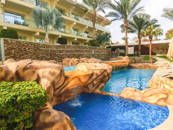 Sharm El Sheikh, Mısır - 31 Aralık 2018: Tropikal lüks Xperience Sea Breeze Resort Red Sea Beach.