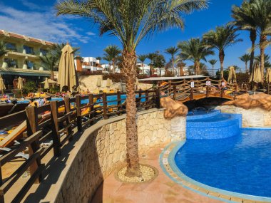 Sharm El Sheikh, Mısır - 31 Aralık 2018: Tropikal lüks Xperience Sea Breeze Resort Red Sea Beach.