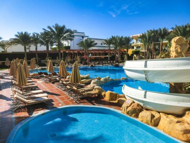 Sharm El Sheikh, Mısır - 31 Aralık 2018: Tropikal lüks Xperience Sea Breeze Resort Red Sea Beach.